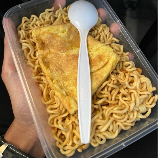 

Mie goreng pake telor