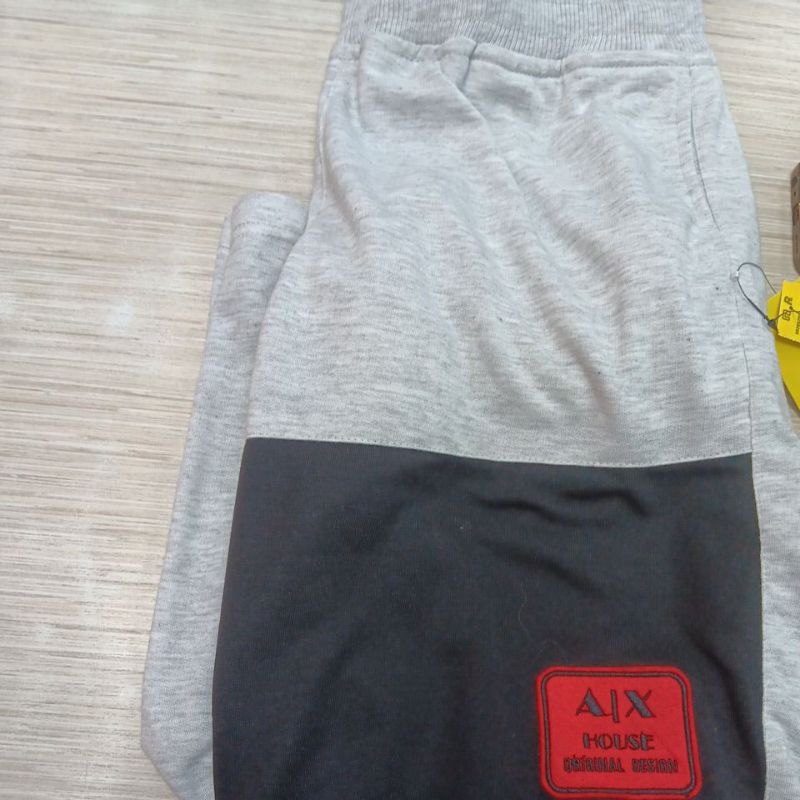 Celana pendek kaos ax house