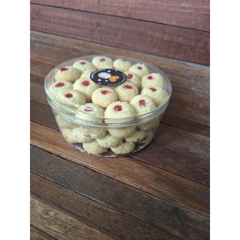 

KUE KERING TAMPRIT KEJU