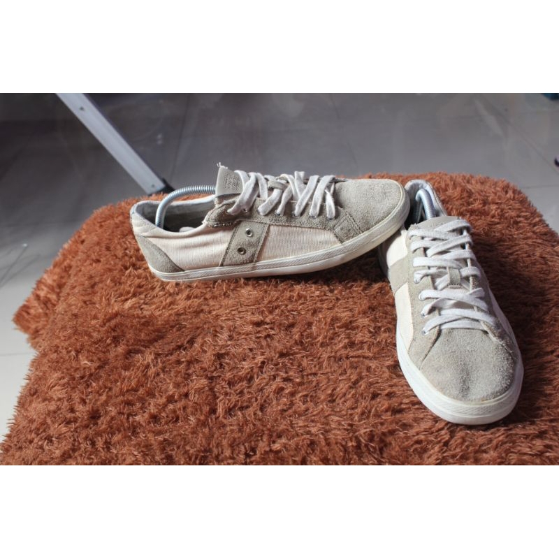 Sepatu sneakers keren" Geox respira" Upper suede kombinasi kanvas tapak kokoh.Size 42 insole 275