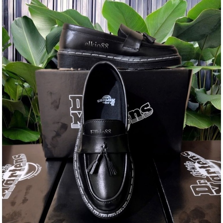KODE M45X FREE BOX SEPATU DR MARTENS LOAFERS BLACK  WHITE SEPATU VANNY LOAFERS DOKMAR UNISEX TERLARI