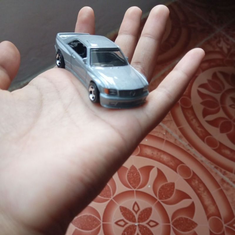 diecast hot wheels Mercedes Benz 560 SEC AMG ORI (loose)