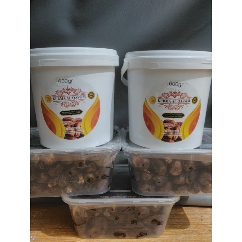 

Paket promo termurah 2pcs kurma Al Qassim 600 gram /ember