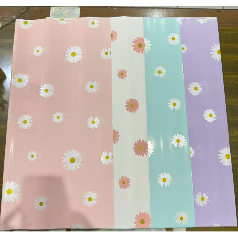 

Kertas kado dan kartu ucapan untuk bungkus kado orderan