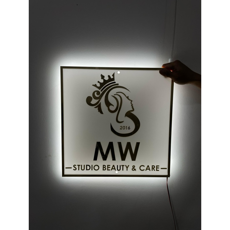Papan Nama Custom Bentuk Kotak Bulat Logo Akrilik Sign Timbul Led Backlight