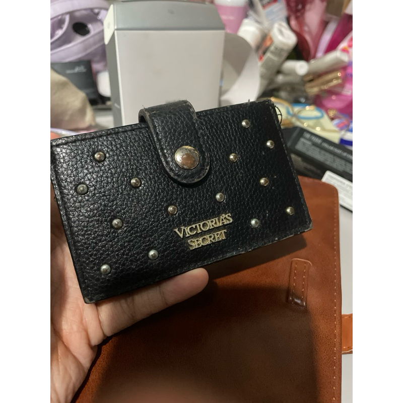 preloved card holder vs