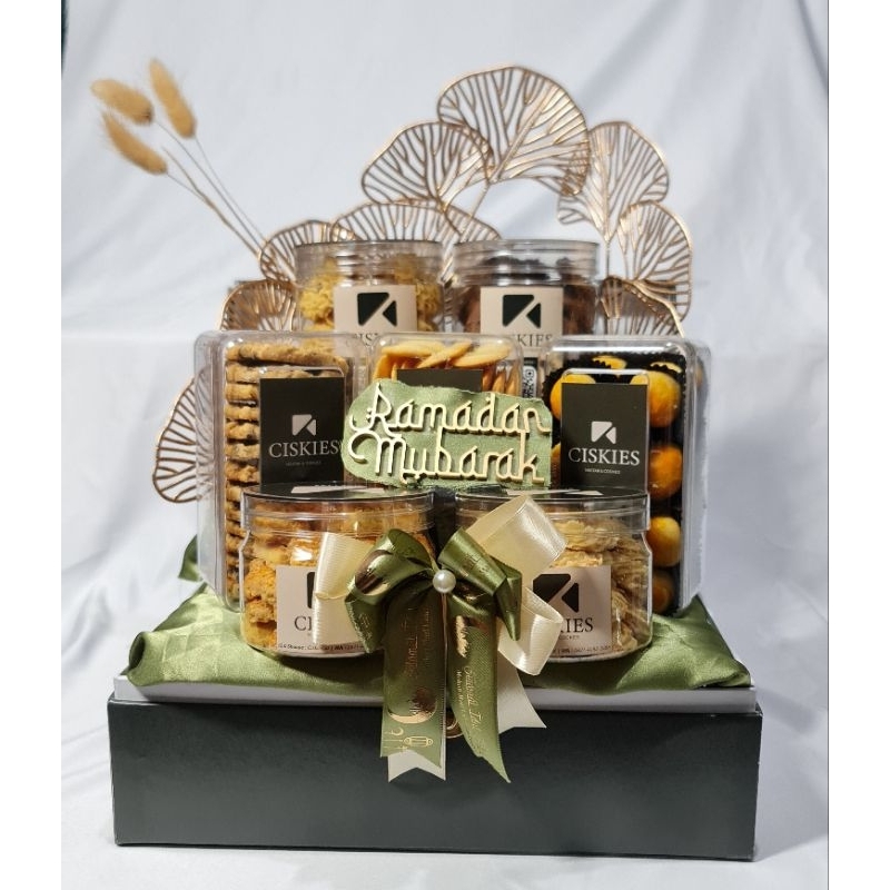 

PARCEL A // PARCEL LEBARAN // AESTHETIC PARCEL LEBARAN // ELEGAN PARCEL LEBARAN // HOME MADE COOKIES // READY FOR YOU