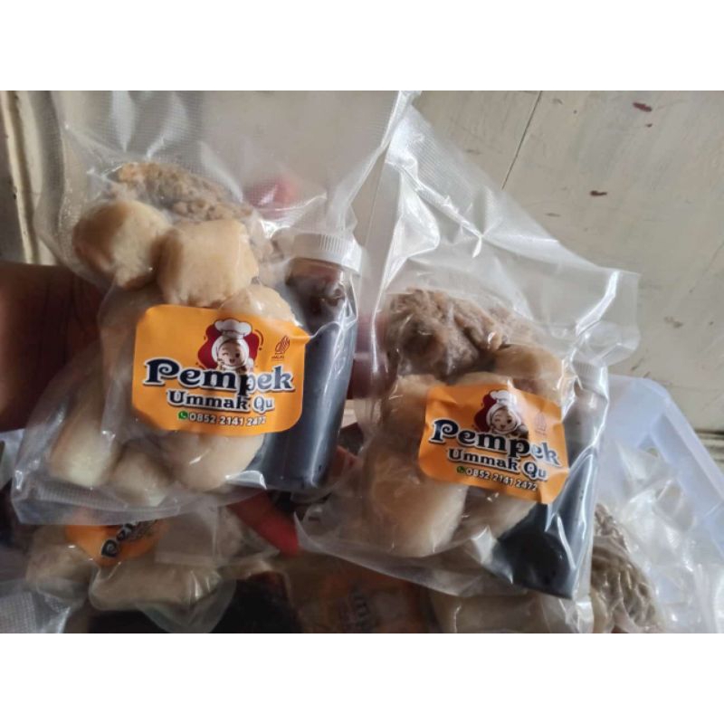 

Pempek Asli Palembang / Enak kerasaaa banget ikannya
