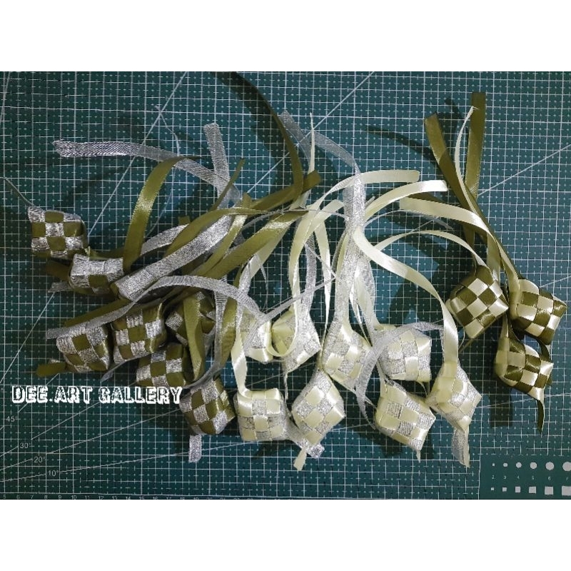 

Ketupat Pita Untuk Hiasan Hampers