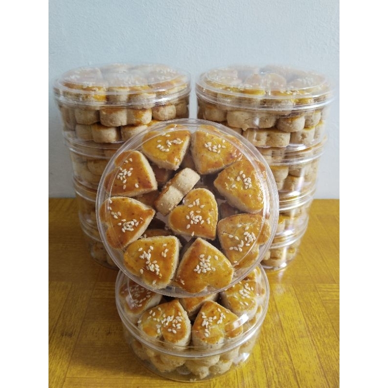 

Paket Kue Lebaran KUE KACANG KUE NASTAR KUE PUTRI SALJU PREMIUM
