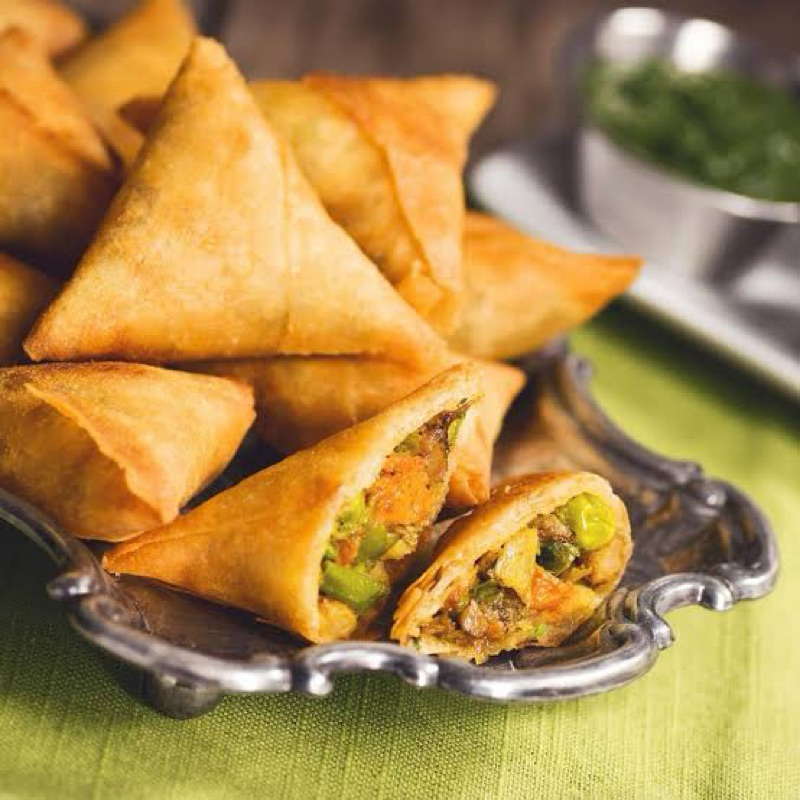 

Samosa Khas Arab isi 10 / cemilan khas timur tengah samosa sambosah frozen food bogor