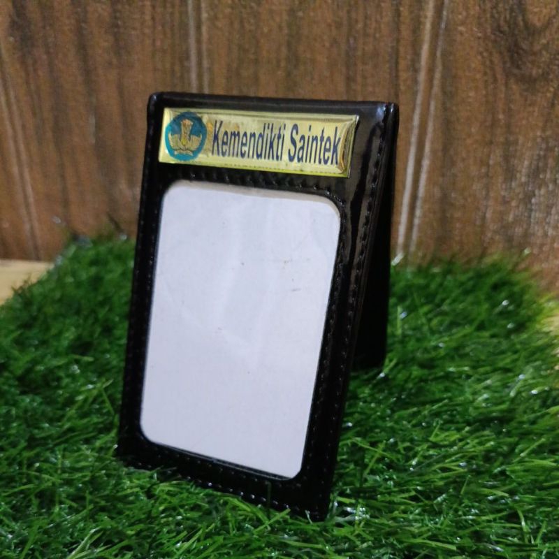 

Dompet id card saku Kemendikti Saintek