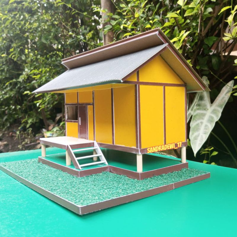 Miniatur rumah adat Tagog A****g Jawa barat