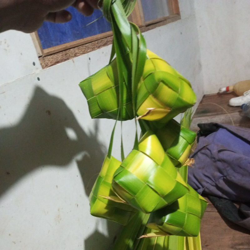 

cangkang ketupat per 5 biji