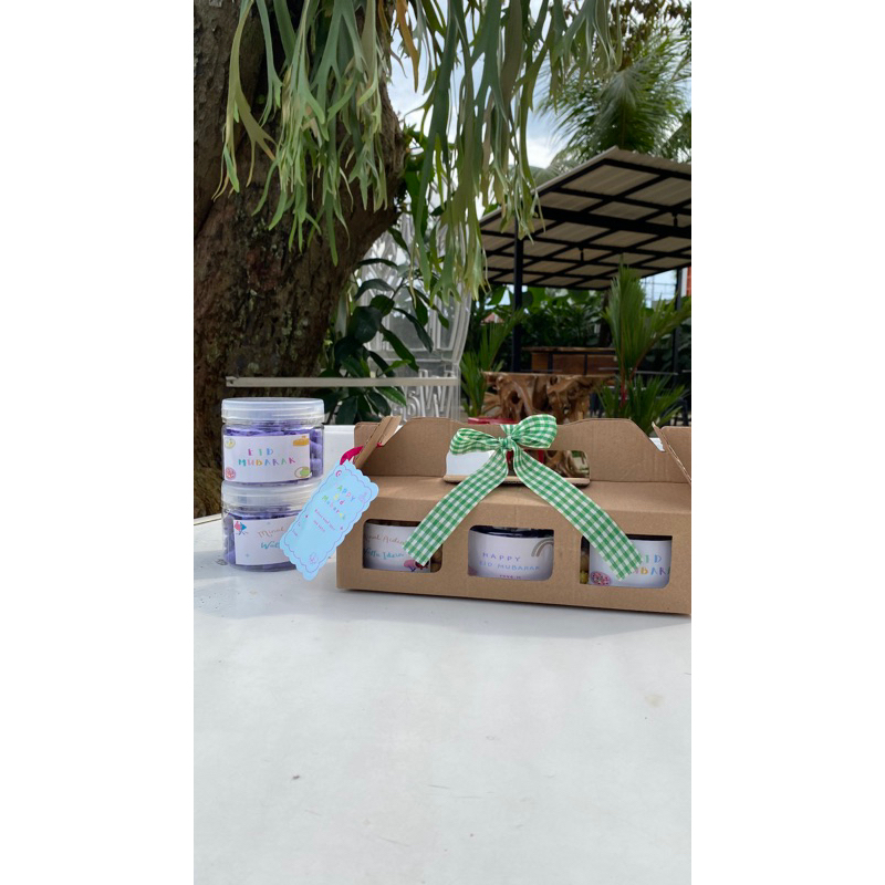 

HAMPERS BOX A (Isi 3 snack/kue kering)