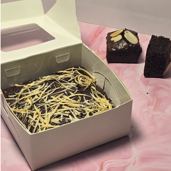 

Brownies | Brownies Panggang | Brownies Box Dengan Topping | Ukuran 10 x 10 cm