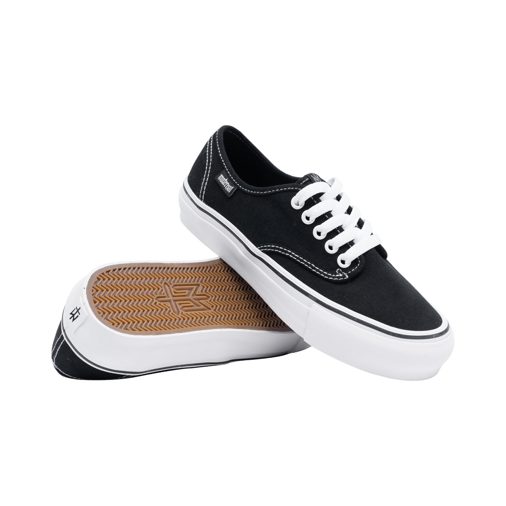 FUGHAZ BW MATERNAL DISASTER FOOTWEAR SEPATU SNEAKERS