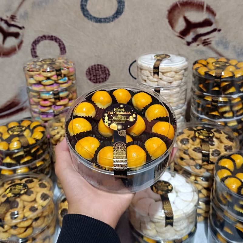 

Kue Kering 500gram - Nastar, Putri Salju, Thumbprint Cokelat, Donat Cookies.