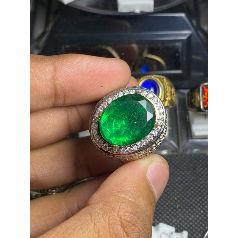 Cincin zamrud rusia bulat