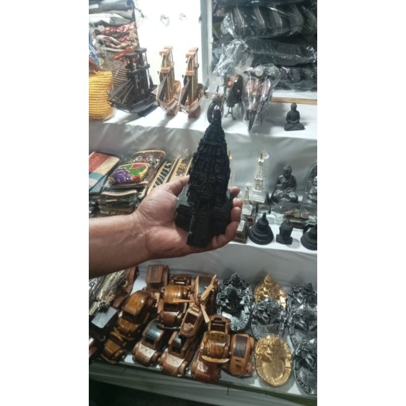 MINIATUR CANDI PRAMBANAN BAHAN BATU