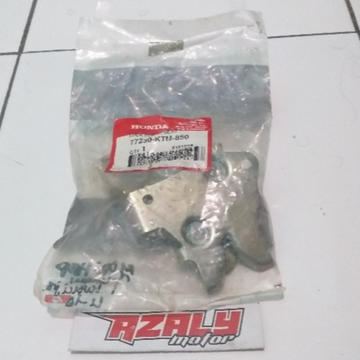 Lawan Dudukan Kunci Jok Belakang Honda Supra X 125 Karbu AHM Part 77230 KTM 850