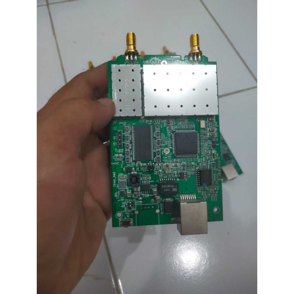 UBIQUITI ROCKET M5 NORMAL LIKE NEW