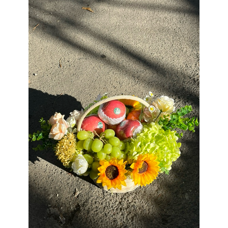 

Hampers buah dan bunga segar untuk kekssih sahabats pacar keluarga org sakit hampers lebaran imlek natal siap pakai dan kirim segera hehehe instan sameday fresh