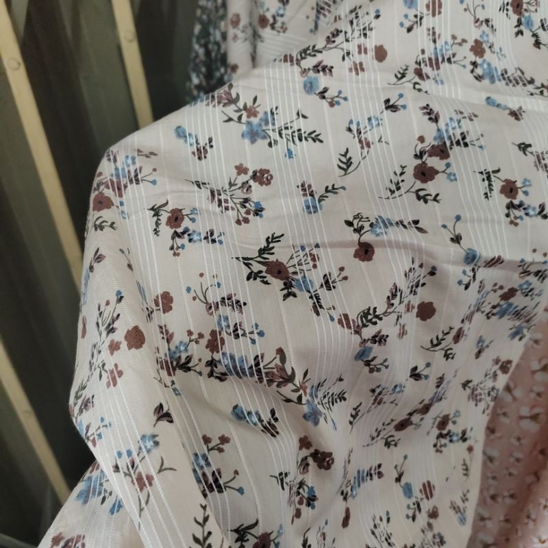 Kain silky dobby motif - bahan mukena dobby - kain silky serat embos - kain gamis embos - kain motif