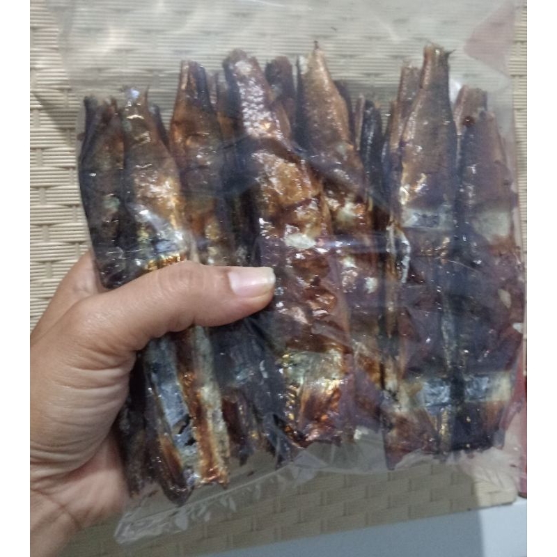 

Ikan Roa Asap dari Donggala tanpa Kepala & Ekor (per 1 gepe)