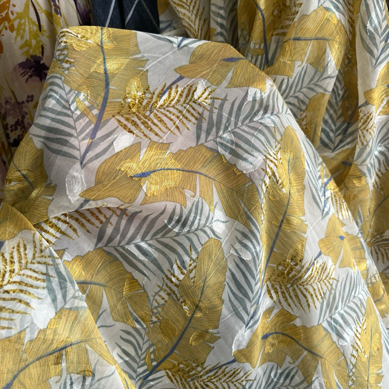 kain ceruty uragiri motif bunga timbul