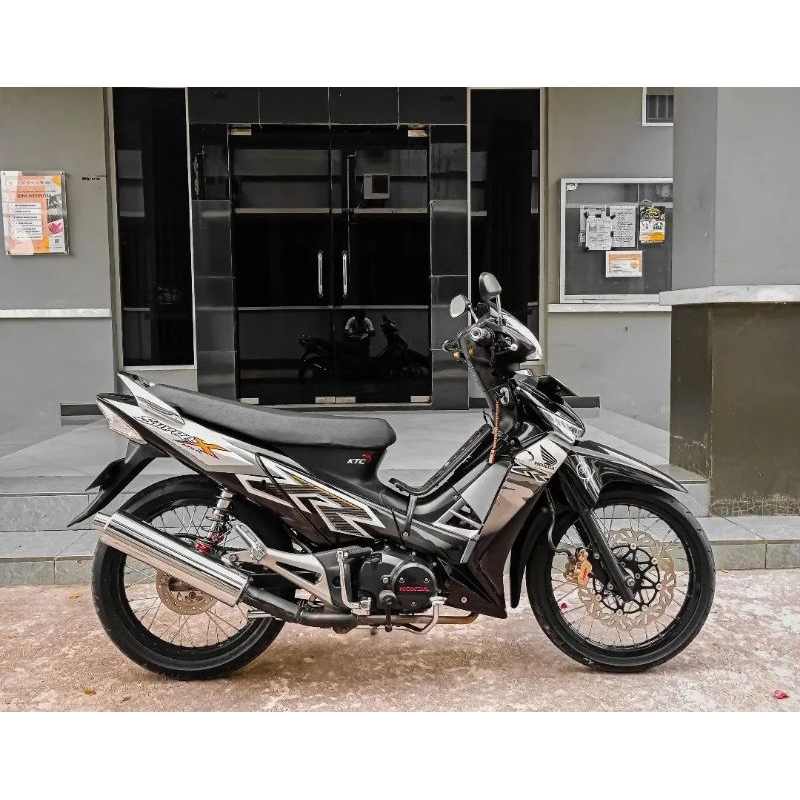 Striping Lis Sticker Standar Ori Honda Supra 125 2012 Hitam putih Striping Supra x 125 Supra R