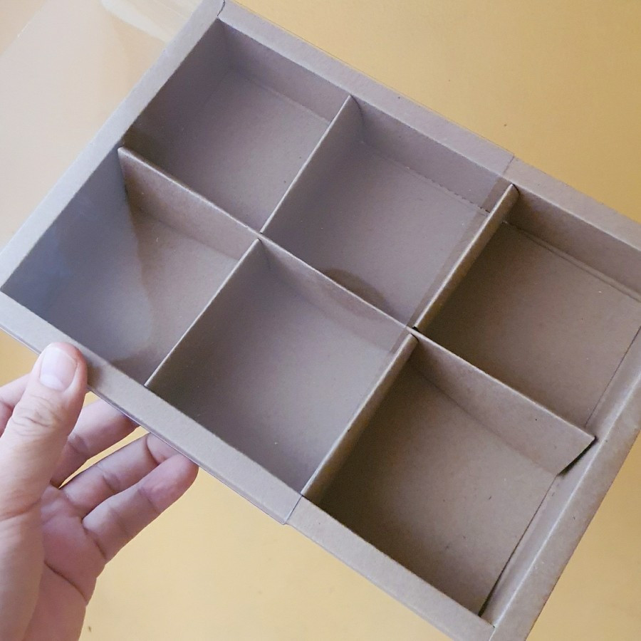 

Box Mika 24.5x17.5x4.5 Dus Eggtart Sekat 6