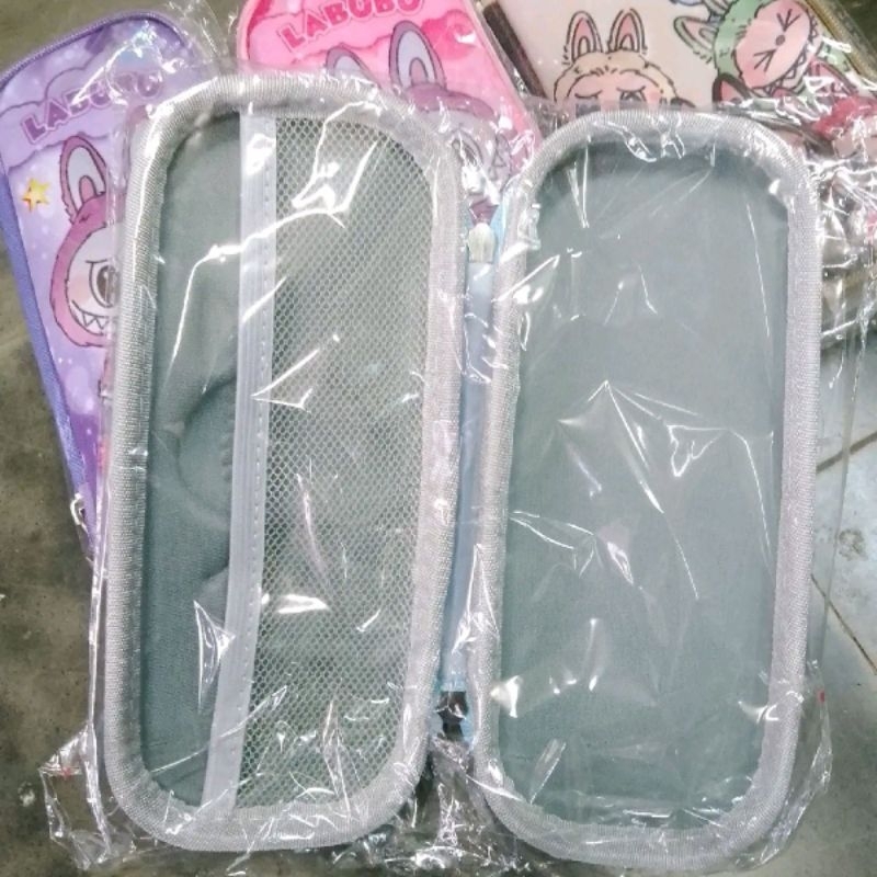 

gk KOTAK PENSIL TIMBUL LABUBU TEMPAT PENSIL LABUBU PENCIL CASE KAIN MOTIF LABUBU / KOTAK PENSIL 3D