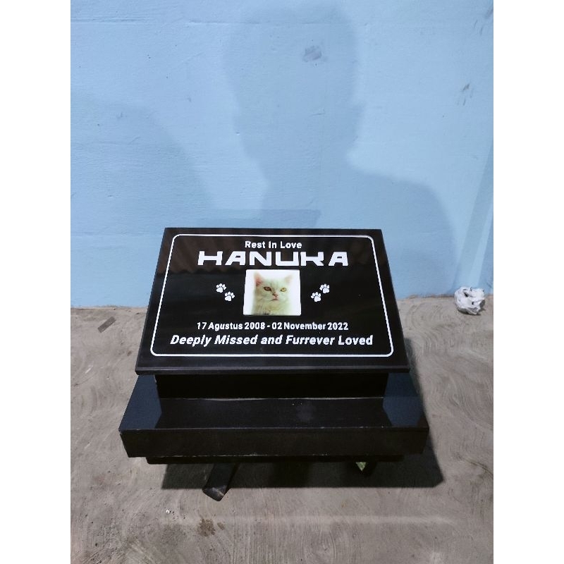 Batu nisan hewan + packing kayu