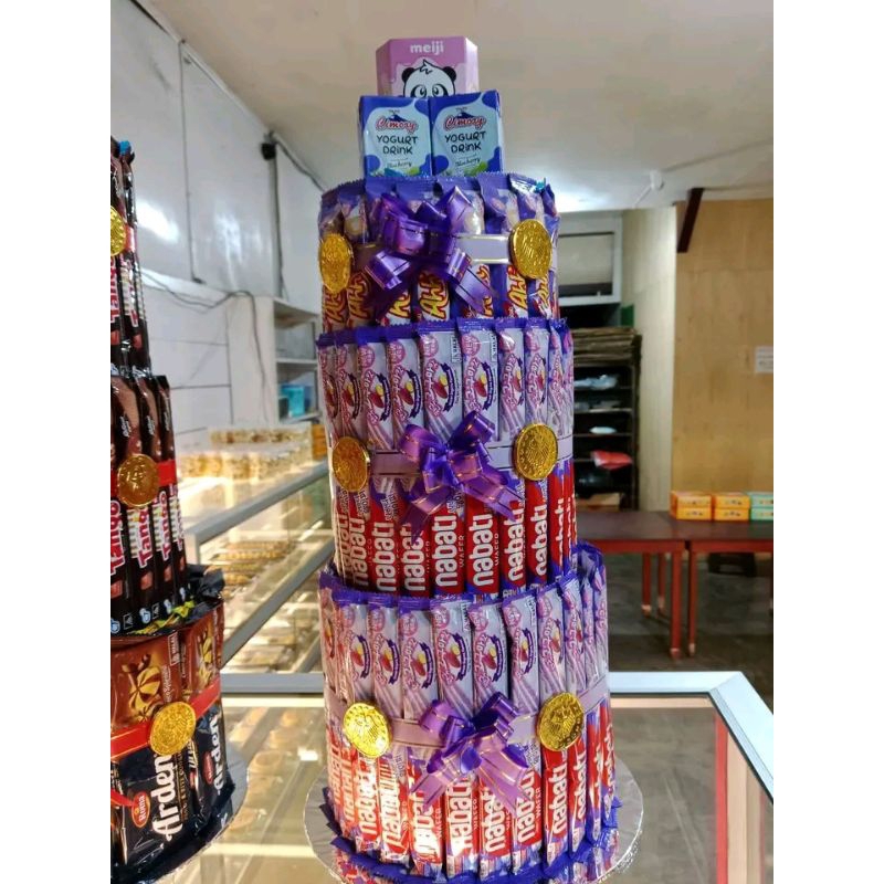 

Buket snack tingkat tiga hadiah ulangtahun & hari guru dll