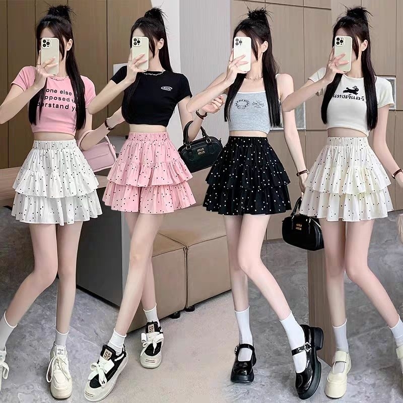 Rok tingkat pendek cewek bintik-bintik