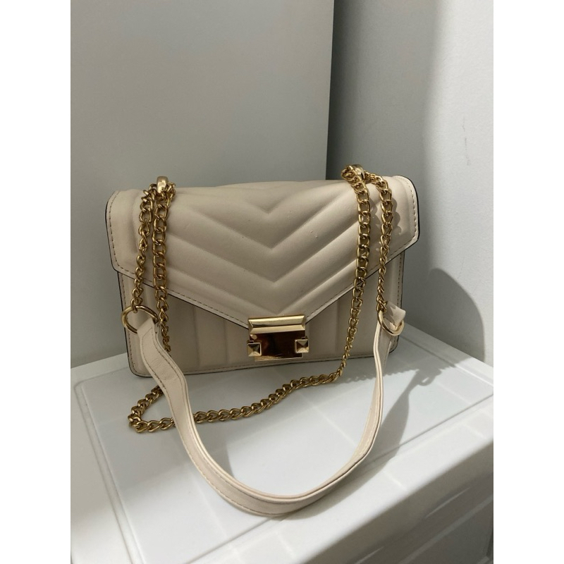 TAS PESTA ELIZABETH GOLD CHAIN PUTIH PRELOVED