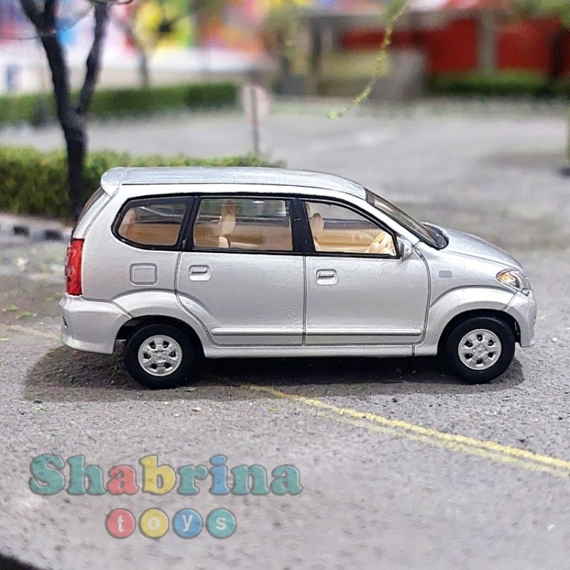Diecast TOYOTA AVANZA OLD - Scale 1/64