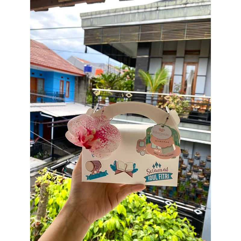 

BLOOMIEBITES CUTE HAMPERS LEBARAN EID RAMADHAN HAMPERS LUCU BUNGA SNACK SEJADAH GEMES