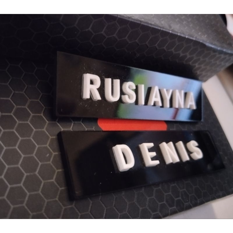 

nama timbul, name tag, papan nama timbul