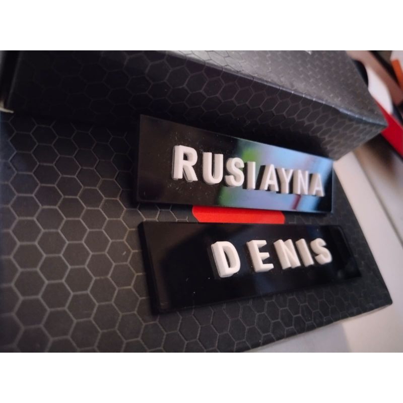 

papan nama timbul papan nama tiga dimensi nama tag