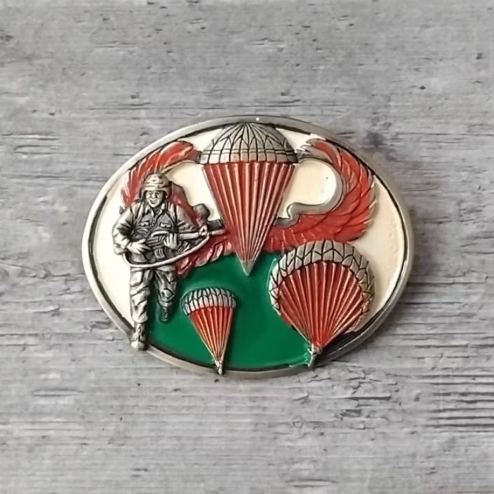 Kepala ikat pinggang kulit