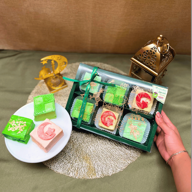 

Es Takjil" Hampers - Mallow Magic (HALAL)