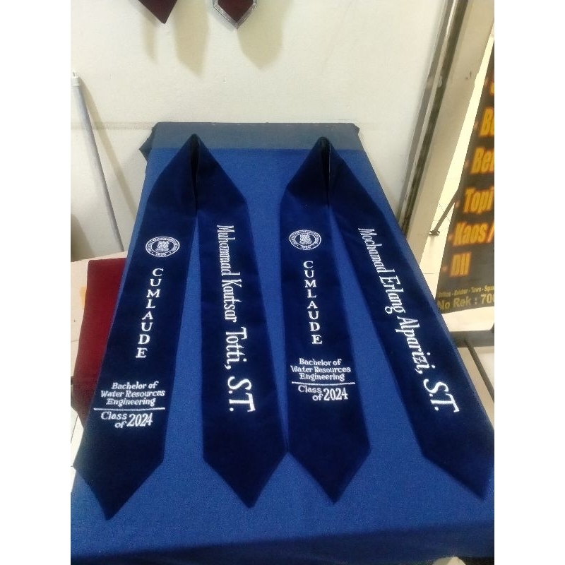 (selempang wisuda kalung) bahan bludru pilihan tebal lembut dan tidak kaku
