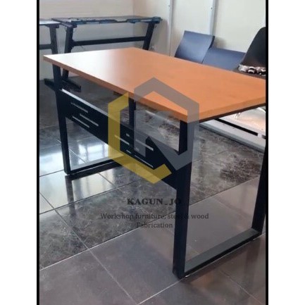 Meja Kerja / Meja Komputer Kaki Besi