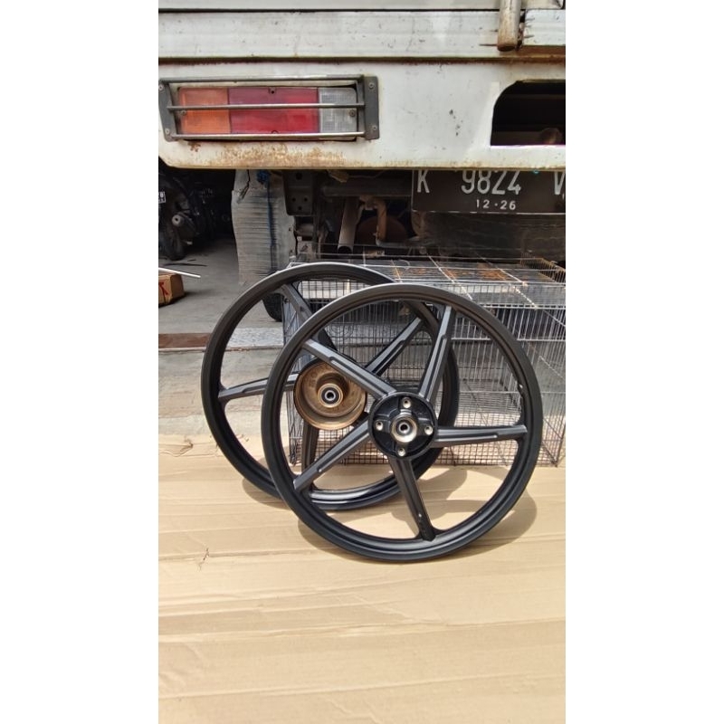 velg resing roda depan belakang supra 125 kharisma copy rcb merk V rossi