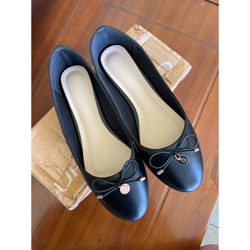 Preloved Flatshoes by urban&co hitam