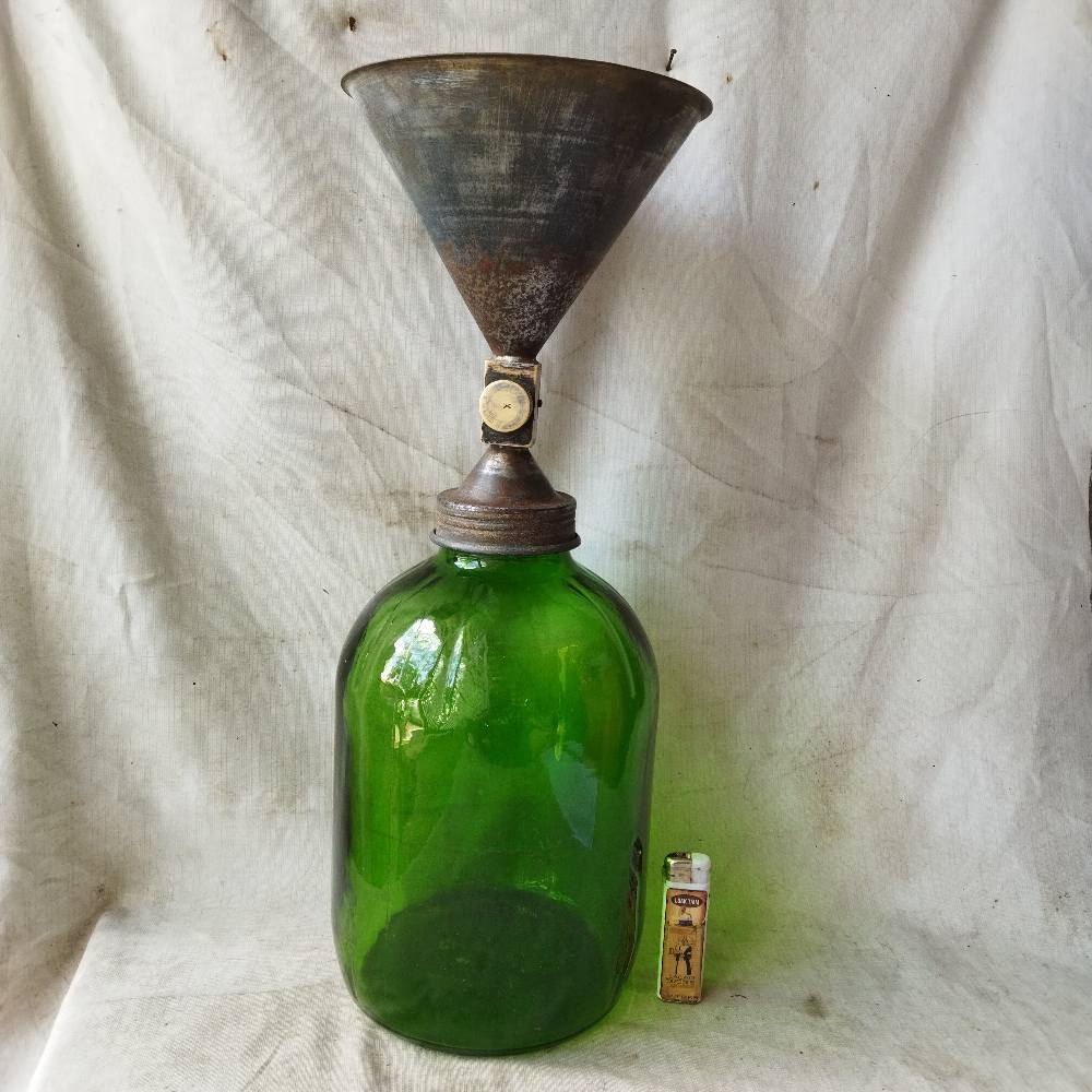 Pajangan Vintage Botol Unik Kaca Hijau Corong