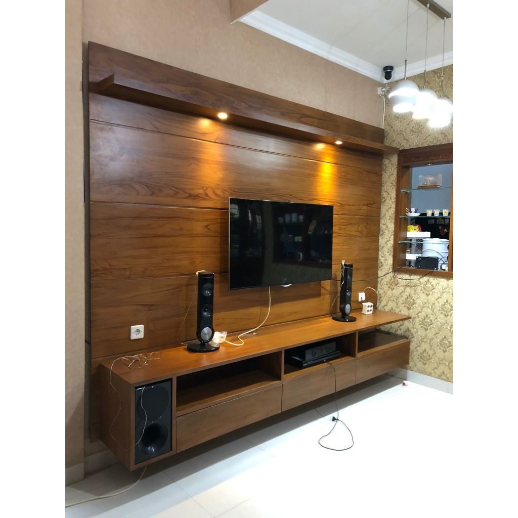 Backdrop TV plus Lampu