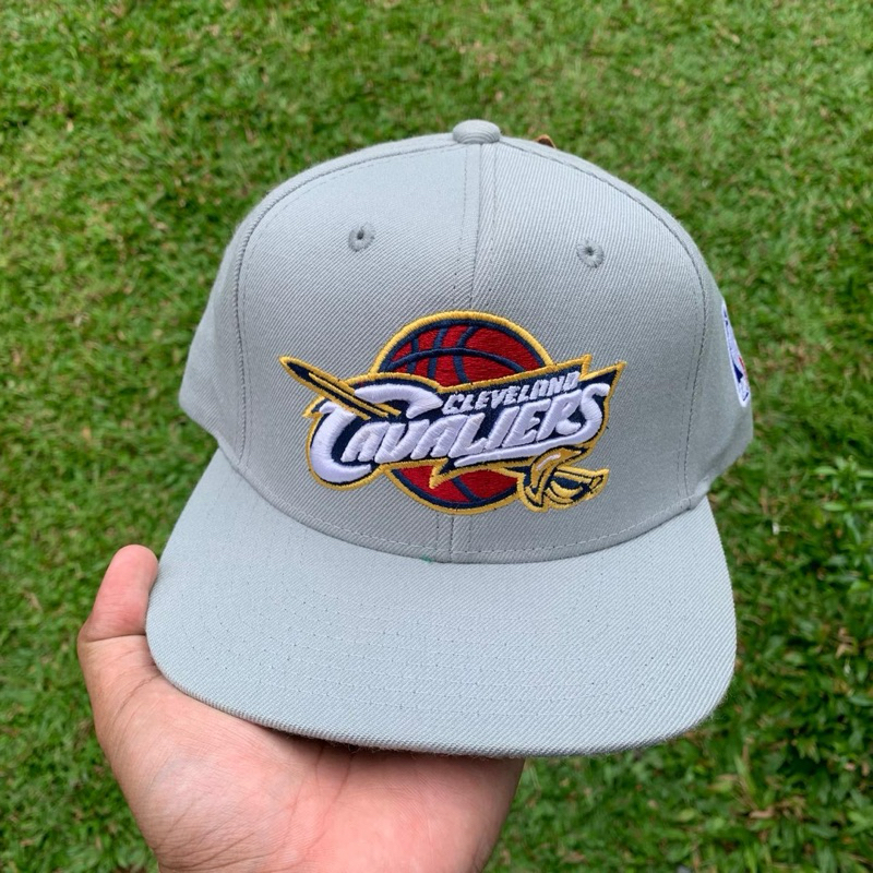 Topi BNWT Cleveland Cavaliers Mitchell & Ness